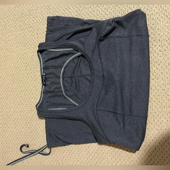 Athletic Top Size Small Open Back - Picture 3 of 3